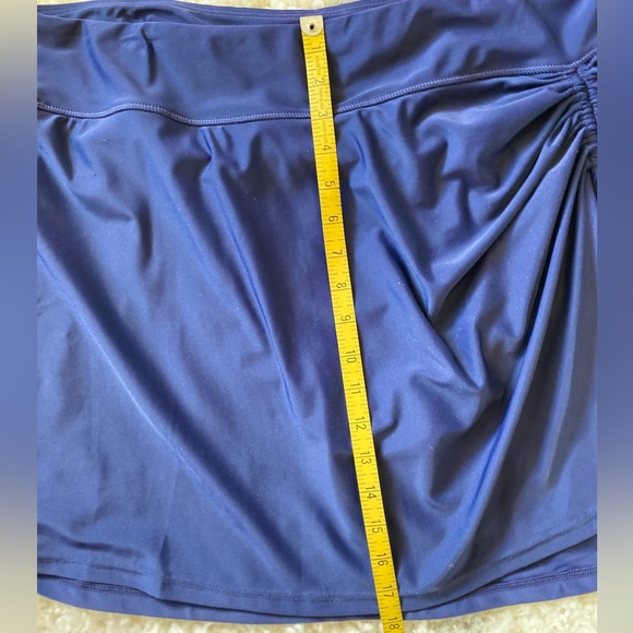 Plus size Navy blue 3x swim bottoms with skirt NWT. - Picture 5 of 5